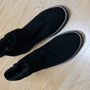 Clarks suede booties 8.5 m
